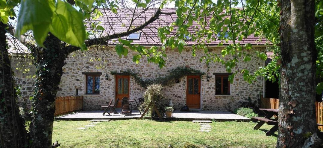 Gite Du Sorbier Le Chalard Kültér fotó