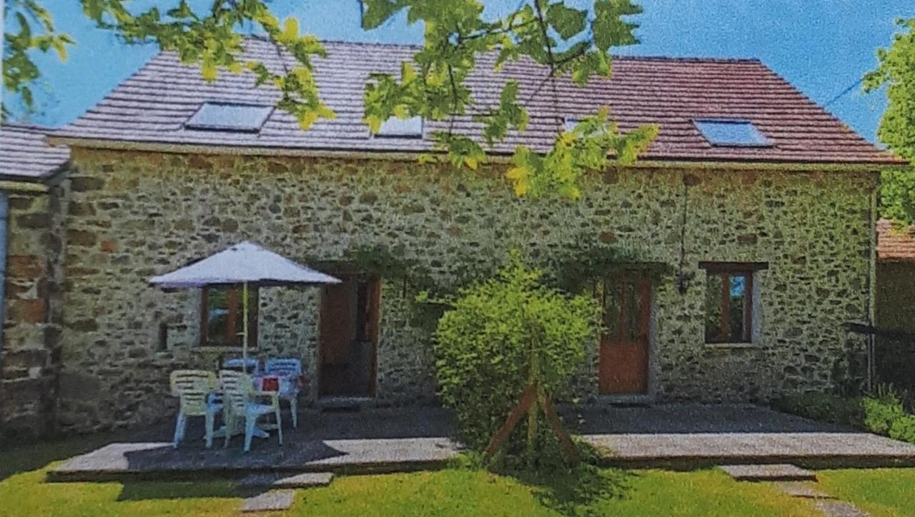 Gite Du Sorbier Le Chalard Kültér fotó